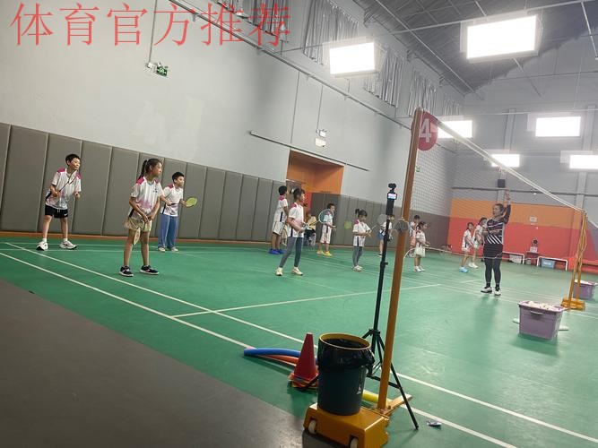 现场体育课:羽毛球趣味挑战 现场体育课:羽毛球趣味挑战